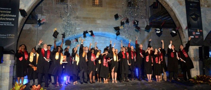 Lancé de chapeaux remise des diplômes